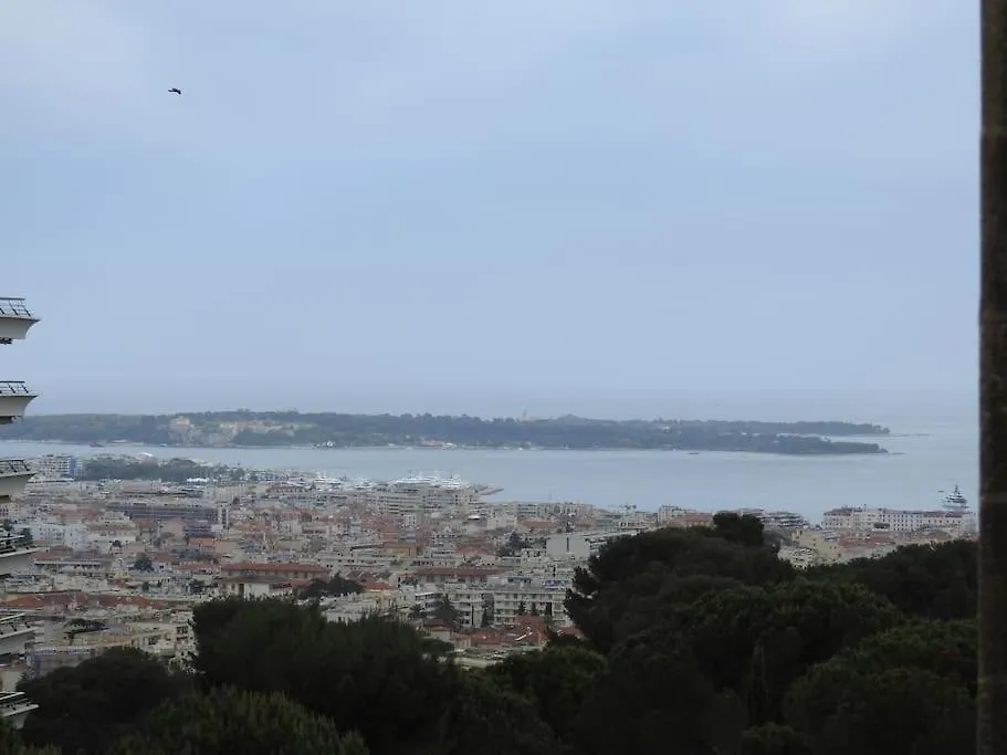 Mont Joly Yourhosthelper Le Cannet 0*,  Francia